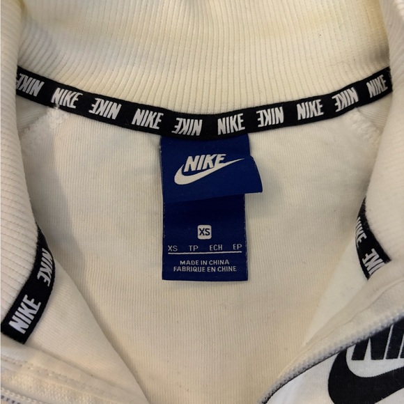 Nike Cream Zip-Up Jacket with Black Accents - Picture 2 of 3